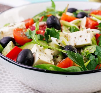 Salade grecque : un plat végétarien équilibré et savoureux !