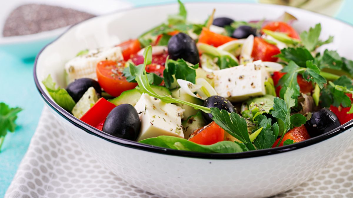 Salade grecque : un plat végétarien équilibré et savoureux !